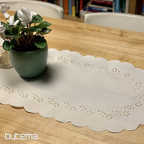 Bestickte Tischdecke und ovale BESTICKTE BLUMEN weiß
