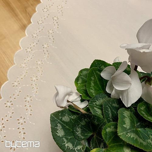 Bestickte Tischdecke und ovale BESTICKTE BLUMEN weiß