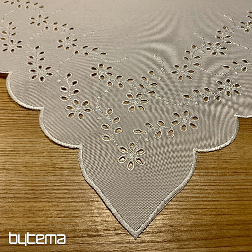 Bestickte Tischdecke und ovale BESTICKTE BLUMEN weiß
