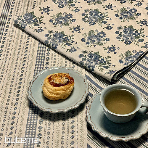 Tischdecke und Schal TOSCANA VALERY blaue Blume