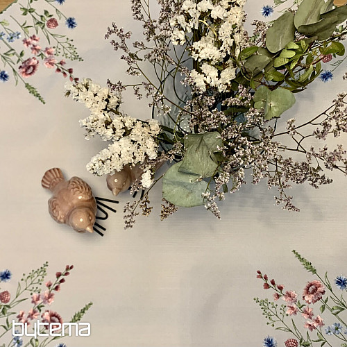 Bestickte Tischdecke und Schal WIESENBLUMEN