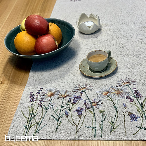 Gobelin-Tischdecke und Schal Frühlingspflege