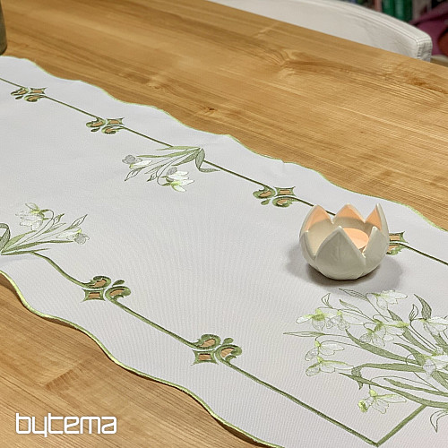 Bestickte Tischdecke und Schal SCHNEEWITTCHEN