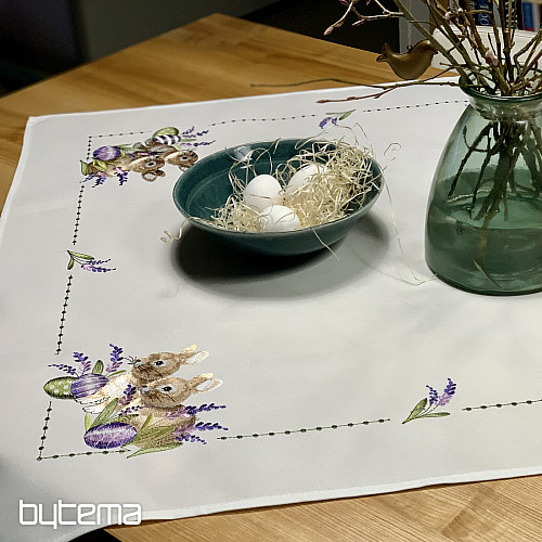 Bestickte Tischdecke OSTERHASE mit Lavendel