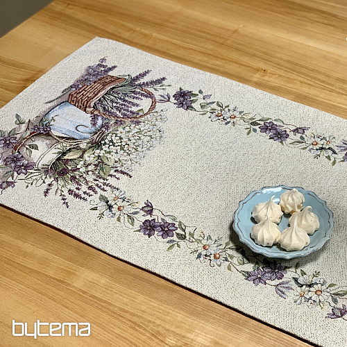 Gobelin-Tischdecke und Schal Schönheit in einem Korb