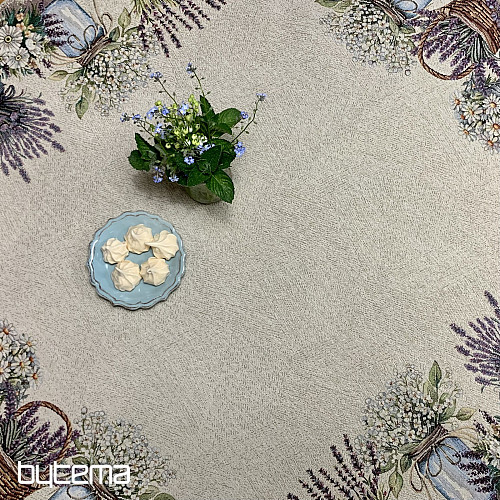 Gobelin-Tischdecke und Schal Schönheit in einem Korb