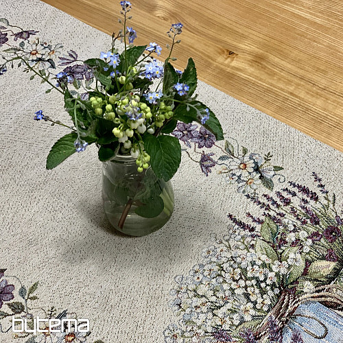 Gobelin-Tischdecke und Schal Schönheit in einem Korb