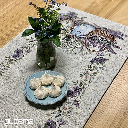 Gobelin-Tischdecke und Schal Schönheit in einem Korb