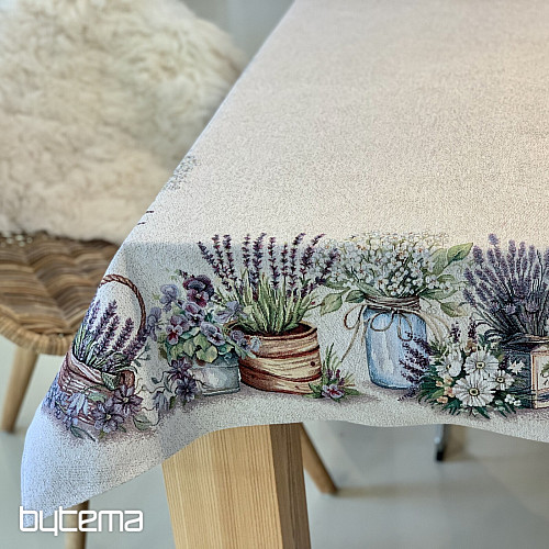 Gobelin-Tischdecke und Schal Schönheit in einem Korb