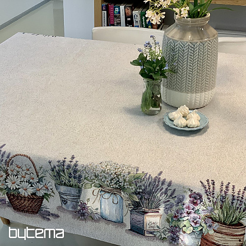 Gobelin-Tischdecke und Schal Schönheit in einem Korb