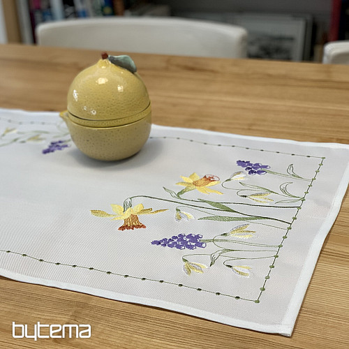 Bestickte Tischdecke und Schal NARCISSIS UND SCHNEEDOCHTOCHTER