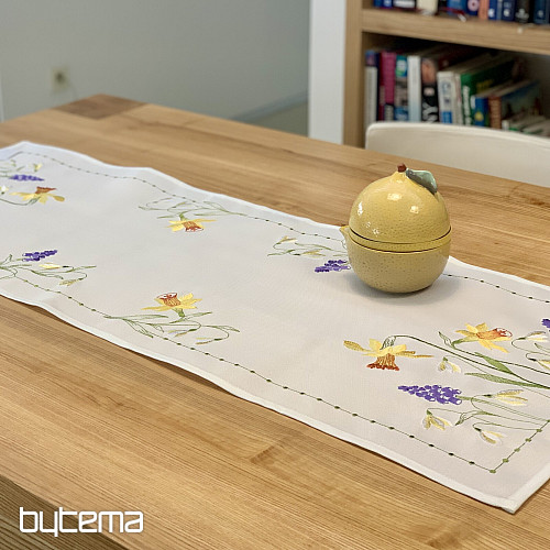 Bestickte Tischdecke und Schal NARCISSIS UND SCHNEEDOCHTOCHTER