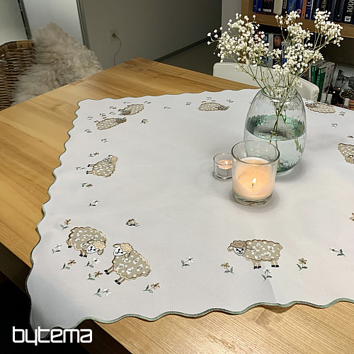 Bestickte Tischdecke und Schal OSTERNLÄMMER
