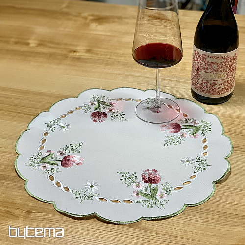 Bestickte Tischdecke und Schal, Tulpenstrauß