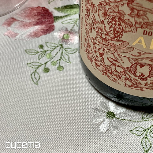 Bestickte Tischdecke und Schal, Tulpenstrauß