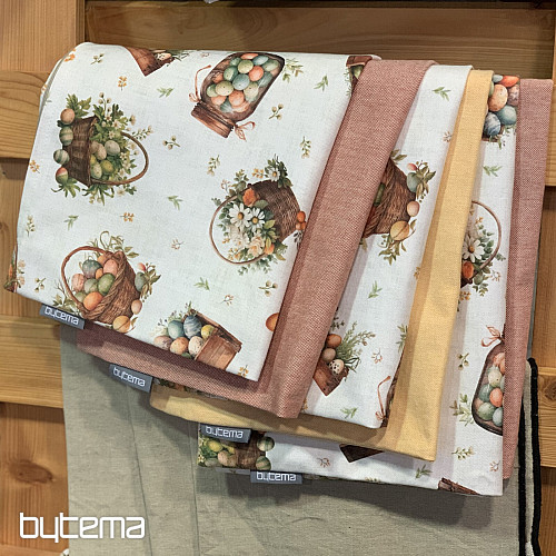 Dekorativer Kissenbezug mit bunten Eiern