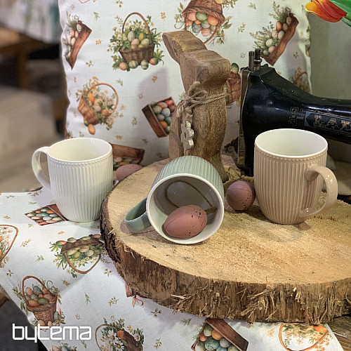 Dekorativer Kissenbezug mit bunten Eiern