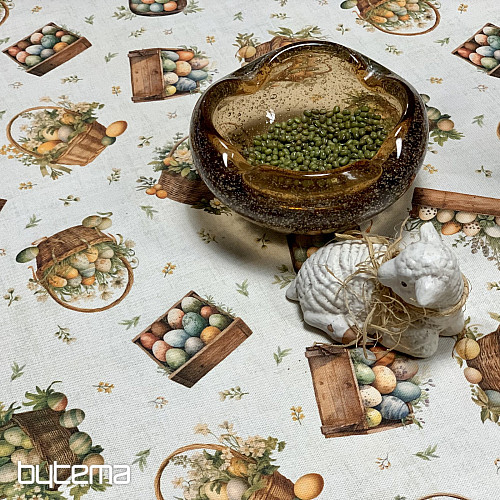 Ostertischdecke und Schal, bunte Eier