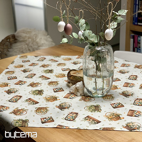 Ostertischdecke und Schal, bunte Eier