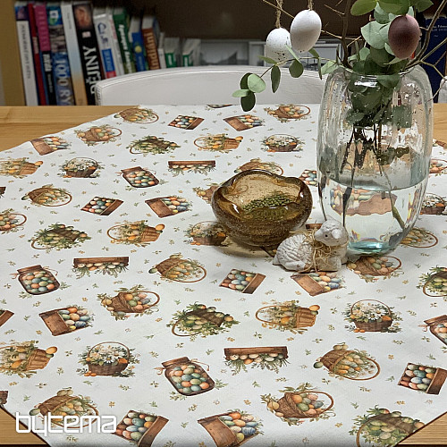 Ostertischdecke und Schal, bunte Eier