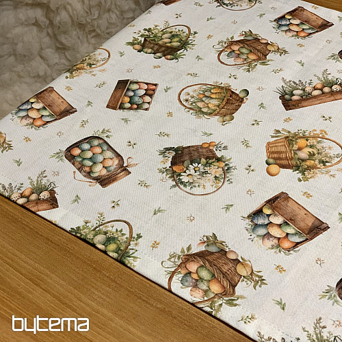 Ostertischdecke und Schal, bunte Eier