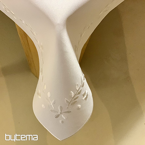 Tischdecke und Schal mit weißen Blumenstickerei