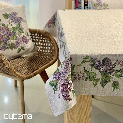 Kissenbezug mit Wandteppichmuster, lila in der Mitte