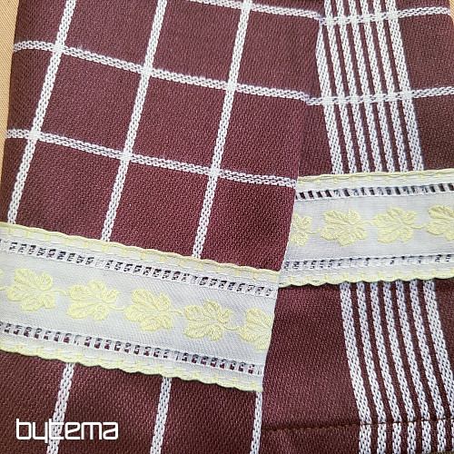 OMAS BRAUNE HANDTÜCHER MIT BLÄTTERN