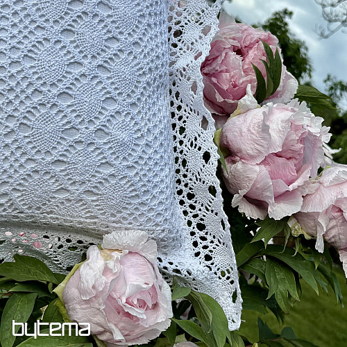 Spitzen-Dekorationshülle mit kleinen weißen Blumen