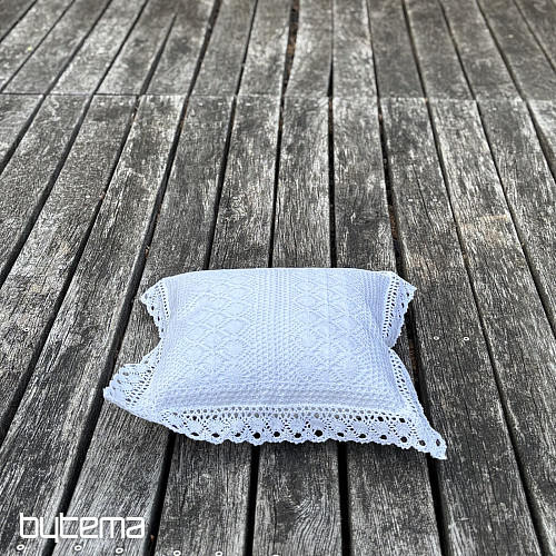 Spitzen-Dekorationshülle mit kleinen weißen Blumen