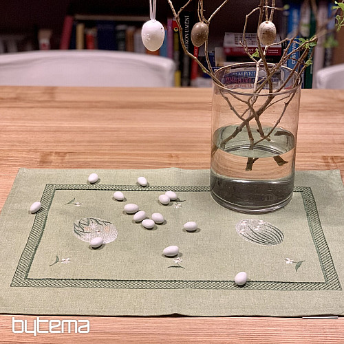 Bestickte Ostertischdecke und Ostereischal