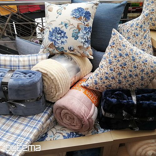 Dekorationsstoff LAURA - große blaue Blumen