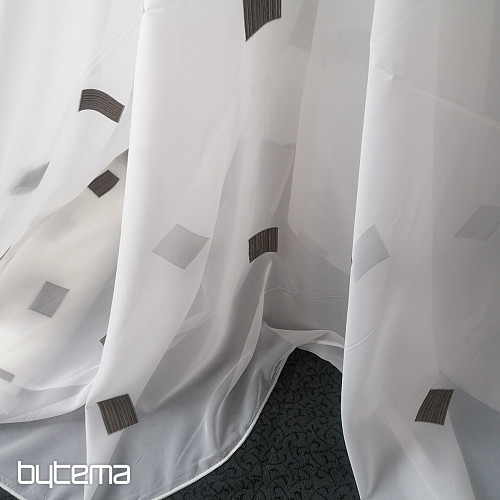 Voile-Vorhang mit braunen Würfeln