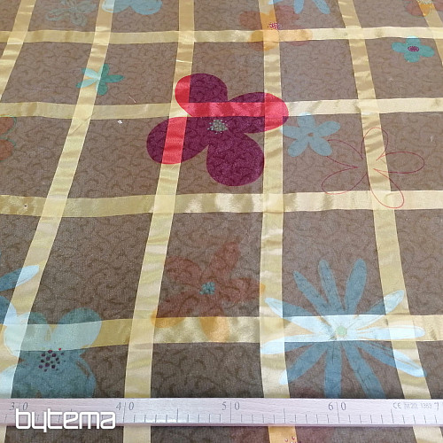 Orangefarbener Vorhang mit Blumen